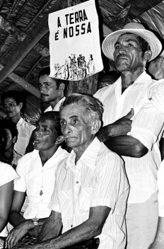 Trabalhadores na luta pela terra. Xambioá, Tocantins, Brasil. Foto Paulo Santos 1983