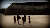 Comunidade Kamaiurá 50 Anos do Parque Indígena do XinguMato Grosso, Brasil.Foto Eric Stoner06/2011
